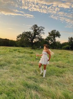 Feild , white dress , cowgirl boots , cowgirl hats , wine glass , flowy dress ,sunset girly White Dress Cowgirl, White Dress Cowgirl Boots Outfit, Aesthetic White Dress, White Cowgirl Boots Outfit, Country Girl Dresses, White Cowgirl Boots, Foto Cowgirl, Tennessee Girls