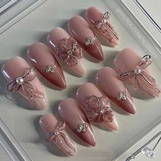 #montreal #pressonnails #instagram #aesthetic #nails #nailart #nailsofinstagram #naildesign #3dgelnails #nailsoftheday #nailartideas #pink #flowers #pinterestmarketing #pinterest #viralpost #bows Dark Nude Nails, Croquette Nails, Beauty Hacks Nails, Pink Stilettos, Floral Nail Designs, Floral Nail, Aesthetic Nails