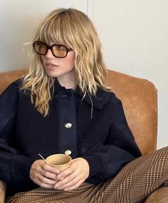 Glasses With Fringe, Fringe And Glasses, Blonde With Fringe, Haircut Glasses, Shaggy Haircuts For Women, Jayne Matthews, Rocker Hair, Blonde Bangs, Shaggy Hair