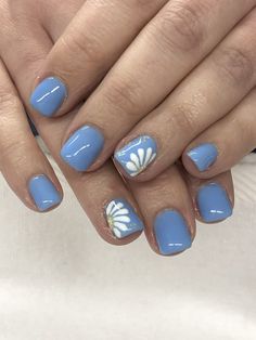 Fingernail Designs For Summer 40 Stylish Pink Nail Art Ideas Navy Daisy Nails, Gel Nails Ideas Spring Short Blue, Blue Nail With Daisy, Blue And White Flowers Nails, Spring Nails With Daisies, Easter Blue Nails, Pastel Blue Dip Nails, Gerber Daisy Nails, Blue Nails With Daisy Design