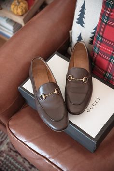 Men Shoes Outfit, Gucci Loafers Men, Penny Loafers Outfit, Plats Healthy, Oxford Shoes Outfit, Loafers Outfit, Gucci Loafers, Best Shoes For Men, Beautiful Sandals