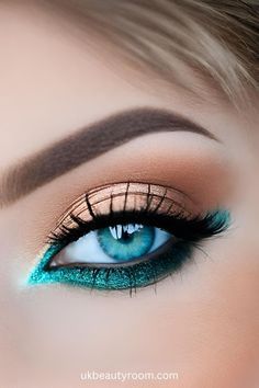 Fancy Blue Makeup, Eye Makeup How To, Western Makeup Looks, Eyeshadow Looks For Blue Eyes, Turquoise Eye Makeup, Make Up Yeux, Rare Eye Colors, Homecoming Makeup For Blue Eyes