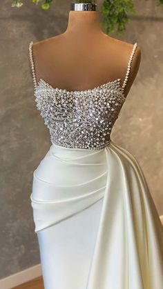 White Dress With Pearls, Ivory Prom Dress, Ivory Prom Dresses, Cheap Prom Dresses Long, Prom Dresses Formal, Dresses Mermaid, Pearl Dress, Dream Wedding Ideas Dresses