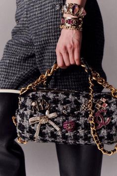 Tweed Dress Chanel, Vintage Chanel Jewelry, Tweed Bag, My Style Bags, Chanel Jacket, Accesories Jewelry, Chanel Official, Chanel Official Website, 가을 패션