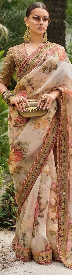 Sabyasachi Shilpa Shetty Yoga, Luxury Saree, Sabyasachi Collection, Sabyasachi Sarees, Sabyasachi Bride, Indian Sari Dress