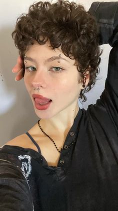 girl photography selfie double eyebrow piercing short curly hairstyles makeup inspo indie grunge alt accessories fall winter style aesthetic Winter Style Aesthetic, Alt Accessories, Gothic Fashion Women, Fall Winter Style, Girly Makeup, Short Curly Hairstyles, Curly Hair Drawing, Photography Selfie