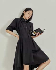 This shirt dress has just the right length to make you look neat and elegant.

The silhouette spreads out toward the hem for an elegant impression.

This is a recommended item that will complete your outfit with just one piece.
◾️Model
Height/Weight：167cm(65.7in)/45kg(99.2lb)
Fitting Size：S





Cm
(inches)

Length
Chest
Shoulder
Waist
Sleeve Length


S
100(39.3)
88(34.6)
51.9(20.4)
81(31.8)
23.8(9.3)


M
103(40.5)
92(36.2)
53.5(21.0)
85(33.4)
24.5(9.6)


L
106(41.7)
96(37.7)
55.1(21.6)
89(35.0 Blue Violet, Height And Weight, 8 M, Flare Dress, Shirt Dress, Blue Color, Sleeve Length, One Piece, Black