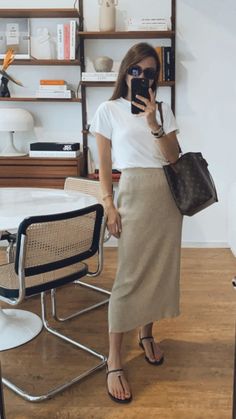 Modest Minimalist Fashion, Work Outfits Office, Summer Work Outfits Office Casual, Summer Work Outfits Office, Summer Work Wardrobe, Smart Casual Women Outfits, Smart Casual Women, Chic Skirts, Summer Work