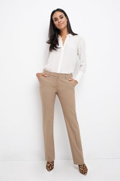 Have you ever thought “I should have worn something else… I’m so uncomfortable right now” during a job meeting? These days are over. These business casual pants are made of a very stretchable fabric and feature functional pockets so you can wear them 24/7 and always feel good. Once you try them on, you will never want to go back to boring and stiff work pants. Zipper closure with hidden hook and bar closure Dryer-friendly Liberty fabric Real front pockets that need to be gently pulled apart befo Kacki Pants Outfit, Hospital Work Outfit, Classroom Outfits, Hospital Dress, Rain Costume, Summer Workout Outfits, Business Casual Pants, Camel Dress, Work Capsule