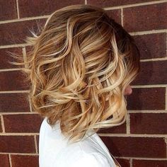 I've rounded up 30 medium length hairstyles I think you're going to love. From straight and wavy to some with amazing color - you'll easily find a style you love. Bob Hair Color, Wavy Bob Haircuts, Wavy Bob Hairstyles, Light Brown Hair, Brown Hair Colors, Hair Today, Hair Stuff, Great Hair