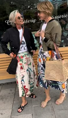 Parisian Outfits, Skirt Inspiration, Eclectic Fashion, Quirky Fashion, Ageless Style, Over 50 Womens Fashion, Street Style Women