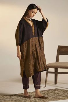 Shorshe Clothing, Kaftan With Pants, Unique Kaftan Designs, Linen Garments, Kaftan Kurti, Simple Indian Suits, V Neck Kaftan, Agha Noor, Kaftan Tunic