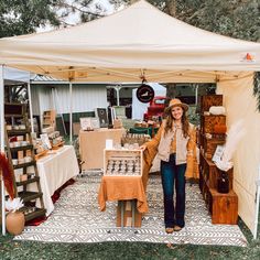 Candle maker with market display Foldable Pegboard Display, Outdoor Vendor Booth Display Ideas, Boho Market Display, Candle Vendor Display, Rustic Vendor Booth Display Ideas, Fall Vendor Booth Ideas, Market Vendor Booth Ideas, Market Vendor Display, Candle Display Craft Show