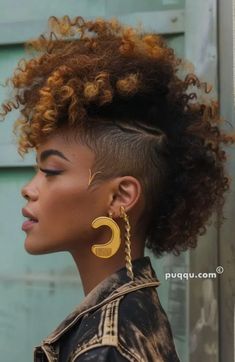 Artsy Haircuts For Women, Mohawk Styles For Women, Mohawk Haircut For Women, Halle Hair, Afro Mohawk, Be Unapologetically Yourself, Curly Mohawk Hairstyles, Mohawk Haircut, Curly Mohawk