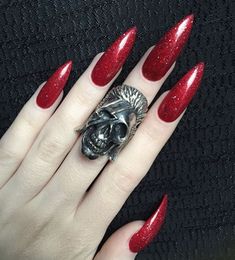 Blending Nails, Vampire Acrylic Nails, Nail Art Vermelho, Bling Stiletto Nails, Red Stiletto Nails, Long Stiletto Nails, Sharp Nails, Stiletto Nail Art, Gothic Nails