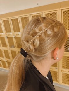 Sports, volleyball, basketball hair Unique Volleyball Hairstyles, Volleyball Competition, Cheer Games, Volleyball Hair, Sports Volleyball, Basketball Hairstyles