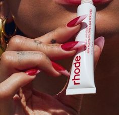 Hailey Bieber Red Nails, Rhode Aesthetic Hailey, Rhode Nails, Hailey Nails, Rhode Beauty, Nails Hailey Bieber, Aesthetic Lips, Hailey Bieber Nails, Red Summer Nails