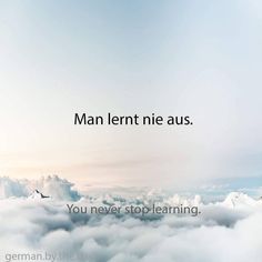 the sky is filled with clouds and there is a quote on it that says, man lern nie aus you never stop learning