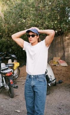 90s Fashion Men Outfits, Fashion Men Outfits, 90s Fashion Men, Mens Casual Dress Outfits, Mens Outfit Inspiration, Mens Fashion Streetwear, Cool Outfits For Men, Summer Outfits Men, Streetwear Men Outfits