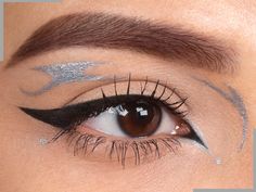 SILVER PEARL is a silver eyeliner with a pearlescent finish. Comes with a FREE eyeliner brush! Our water activated eyeliners are so easy to use and will last forever! Simply put a drop of water. Swirl brush around to make it paste, then apply! Can also be used for eyeshadow art and body paints. Comes with a free eyeliner brush!*************************************************Mineral eyeliners are made from pigments straight from Mother Earth's finest ingredients.No harsh chemicals, synthetic dye Makeup Silver Eyeliner, Hooded Eye Silver Makeup, Makeup Looks With White Eyeliner On Waterline, White Graphic Eyeliner Hooded Eyes, Metallic Silver Eyeliner, Silver Graphic Liner, Easy Graphic Eyeliner, Colorful Graphic Liner, Grafik Eyeliner