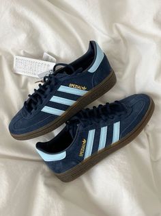 Gazzels Shoes, Adidas Spezial Aesthetic, Adidas Samba Outfits, Samba Outfits, Adidas Samba Outfit, Samba Shoes, Samba Outfit, Trendy Shoes Sneakers