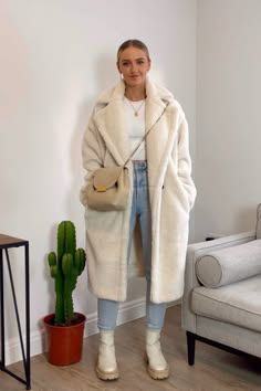 Teddy Coat Outfit, Winter Outfits Aesthetic, Streetwear Chic, Stylish Winter Outfits, Winter Fashion Outfits Casual, Pastel Outfit, Winter Outfits Cold, Coat Outfit, Cold Outfits