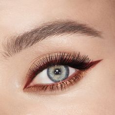 Metallic and matte eyeliner duo of warm-russet and metallic copper morph and enhance your eye colour Colour Magic, Bigger Eyes, Maquillage On Fleek, Blue Eyes Pop, Metallic Eyes, Natural Wedding Makeup, Colored Eyeliner, Color Magic, Airbrush Makeup