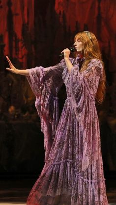 Florence Welch Style, Most Creative Halloween Costumes, Halloween Costumes 2022, Round Of Applause, Halloween This Year, Creative Halloween Costumes