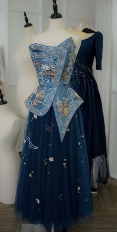 Detail Couture, Design Moda, Fashion Drawing Dresses, Fashion Designing, Couture Details, Glam Dresses, Fashion Design Clothes, Mode Inspiration, Couture Dresses