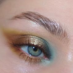 forgot how good turquoise and olive is 🦕🫒 @odenseyecosmetics stone and rock @dandylionsco wintergreen @flowerknows_global brown mascara PR (discount code EMMA) @judydoll_official brow pen @nyxcosmetics thick it stick it brow gel 🏷️ #indiemakeup #indieeyeshadow #colorfulmakeup #eyeshadowideas #odenseye #eyeshadowcloseup 🔍 indie makeup eyeshadow looks colorful odens eye Eyeshadow Looks Colorful, Odens Eye, Turquoise Eye Makeup, Turquoise Makeup, Shadow Eye Makeup, Makeup Eyeshadow Looks, Teal Makeup, Maquillage On Fleek, Under Eye Makeup