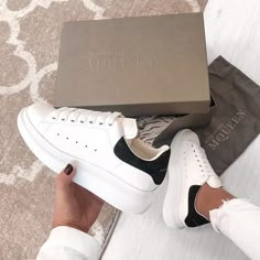 White Alexander Mcqueen Sneakers Outfit, White Alexander Mcqueen Sneakers, Alexander Mcqueen Sneakers Black, Alexander Mcqueen Casual, Sneakers Aesthetic