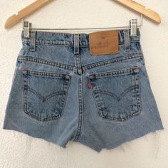 "Size 25 Vintage Levis 550 Cutoff Shorts Jeans High Waisted Distressed Light Wash Denim Shorts Mom Girlfriend Jeans Boyfriends Jeans Cutoffs Short Jeans Made In Mexico Waist 25\" Brand: LEVIS 550  Size on tag: 3 Jr. S Fits like 25\" waist, 11.5\" rise, 23 thighs, 36.5\" hips, 2\" inseam,! Fits a size 25, but check your measurements and compares the measurement with your garment. (see full measurement below) Recommended waist size: 25\" Material :  Cotton 100% Made In Mexico NOT YOUR SIZE? LOOK O Mid-rise Light Wash Jean Shorts With Belt Loops, Light Wash Short Jeans With Belt Loops, Short Light Wash Jeans With Belt Loops, Vintage Jeans With Built-in Shorts For Spring, Vintage Cutoff Jeans For Summer, Vintage Light Wash Jeans For Summer, Fitted High Waist Faded Bottoms, Cutoff Medium Wash Bottoms, Medium Wash Cutoff Bottoms