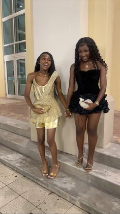 Gold Custom Dress, Classy Birthday Outfits, Gold Birthday Dress, Hoco Poses, Friendship Goal, Black And Gold Outfit, Classy Birthday, Birthday Pins