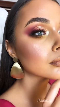 Fushia Lips Makeup Looks, Make Up Fucsia, Day Eye Makeup, Party Makeup Looks, Classic Makeup, Photoshoot Makeup, Gold Makeup, Fancy Makeup, Makeup Eye Looks