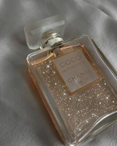 Profumo Victoria Secret, Koleksi Parfum, Coco Chanel Mademoiselle, Fragrances Perfume Woman, Perfume Collection Fragrance, Gold Aesthetic, Perfume Lover, Luxury Perfume, Makeup Items