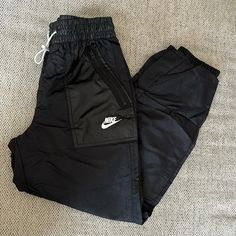 New Without Tags Nike Black Pants For Streetwear, Nike Black Bottoms With Pockets, Nike Grey Sweatpants, Grey Nike Joggers, High Waisted Sweatpants, Oversized Sweatpants, Golf Pants Women, Track Pants Mens, White Sweatpants