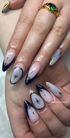 Dark Blue Cat Eye Nails, Blue Cat Eye Nails Design, Gold And Navy Nails, Blue Cateye Nails, Navy Nail Ideas, Blue Navy Nails, Navy Blue And Gold Nails, Moon And Stars Nails, Blue And Gold Nails