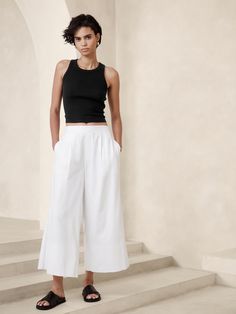 Linen-Blend Easy Wide-Leg Crop Pant | Banana Republic Factory Stretch Linen Wide Leg Pants For Work, Trousers Outfit Summer, White Pants Outfit Summer, White Linen Pants Outfit, White Linen Pants Women, Trousers Women Outfit, Cropped Pants Outfit, Linen Pants Outfit, White Pants Outfit