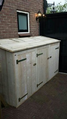 an outdoor kitchen made out of pallet wood with windows on the top and bottom