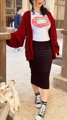 The Cranberries Outfit, Beret Outfit Plus Size, Coquette Midsize Outfits, What To Wear With A Midi Skirt, Classy Winter Outfits Plus Size, Midsize Romantic Outfits, Vintage Skirts Outfit, Plus Size Outfits Coquette, Medievalcore Outfit