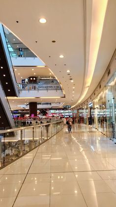 an empty shopping mall with people walking around