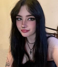 pretty alt girl egirl grunge eye makeup black hair selfie eyeliner tiktok Grunge Makeup Pictures, Tiktok Egirl Makeup, Alt Makeup Without Lashes, Grunge Egirl Makeup, Cute Alternative Makeup, Minimal Alternative Makeup, Hot Grunge Makeup, E Girl Eye Makeup, Downturned Eyeliner Alt