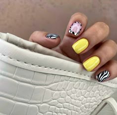 Yellow Zebra Nails, Hard Gel Nails, Zebra Nails, Christmas Gel Nails, Gel Nails Diy