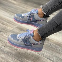 Vans Shoes Fashion, Fluffy Sandals, Nike Heels, Nike Shoes Women Fashion, Pickle Rick, Fly Shoes, Trendy Shoes Sneakers, Nike Fashion Shoes, Pretty Shoes Sneakers