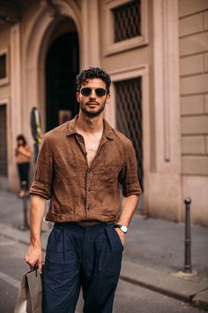 Mens Street Style Spring, Summer Workout Outfits, Classy Outfits Men, Mens Summer Outfits, Men Stylish Dress, Foto Baby, Mens Fashion Casual Outfits, Cool Outfits For Men, Mens Casual Dress