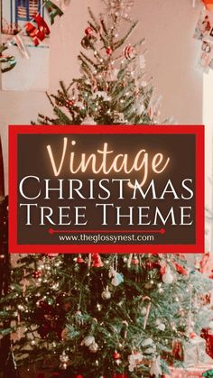 Old Fashion Christmas Tree Decorations Vintage Ornaments, How To Decorate A Vintage Christmas Tree, Small Christmas Tree Toppers, Vintage Decorated Christmas Trees, Old Fashioned Christmas Tree Ideas, Vintage Garland Christmas, Old Fashioned Christmas Tree Decorations, Vintage Tree Decorations Ideas, Vintage Christmas Trees Decorated