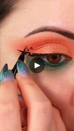 713K views · 9.5K reactions | would you try it?! this pumpkin carving eyeliner is so cute im obsessed with it for spooky season 2024 🎃🌿🧡✨ ••• #eyemakeup #eyeliner #eyelinertutorial #halloween2024 #halloweenmakeup #spookyseason #pumpkinspice #eyeshadowtutorial #halloweenmakeupideas #halloweenmakeuptutorial glitter duochrome eyeshadow spooky halloween pumpkin spice eyeliner graphic liner orange makeup september | Giulianna Maria | Giulianna Maria · Original audio Spooky Eyeshadow, Halloween Themed Eye Makeup, Jack O Lantern Eye Makeup, Easy Halloween Eyeshadow Looks, Jack O Lantern Eyeliner, Easy Spooky Eye Makeup, Pumpkin Eyeshadow, Pumpkin Eyeliner, Cute Pumpkin Makeup Ideas