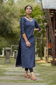 Plain Kurti Designs Latest Fashion, Transparent Saree Blouse, Simple Cotton Kurti Designs Latest, Blouse Designs Saree, Plain Kurti Designs, Kurtis Design