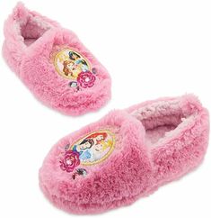 Disney Store Princesses Slippers Shoes  Toddler Girl Size 11/12 Kids' Shoe Sizes (dual sizing) Shoe Size Foot Inches Foot mm 5 / 6 5 - 5 3/8 127 - 137 7 / 8 5 11/16 - 6 144 - 152 9 / 10 6 3/8 - 6 11/16 162 - 170 11 / 12 7 - 7 1/4 178 - 184 13 / 1 7 5/8 - 7 15/16 194 - 202 2 / 3 8 1/4 - 8 5/8 210 - 219 Disney Clothing For Women, Princess Slippers, Disney Princess Shoes, Slippers For Kids, Girls Pad, Shoes Inspiration, Toddler Girl Shoes, Soft Slippers, Kids Slippers