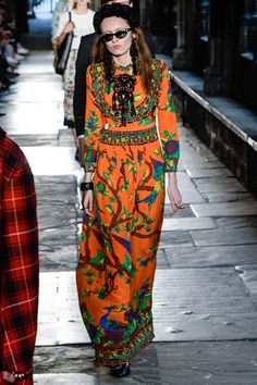 Western Shoot, Florals Outfits, Gucci Orange, Gucci 2017, Resort 2017 Fashion, Gucci Spring, Business Communication, Amazing Ideas